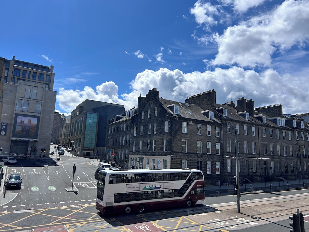 28 York Place 49/56
