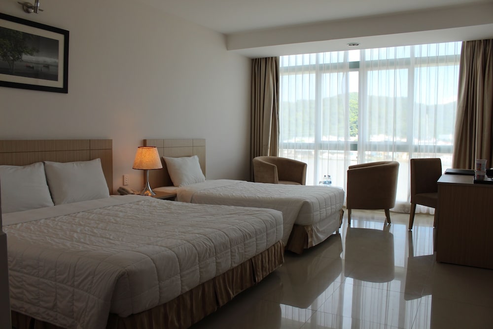River Hotel 24/79
