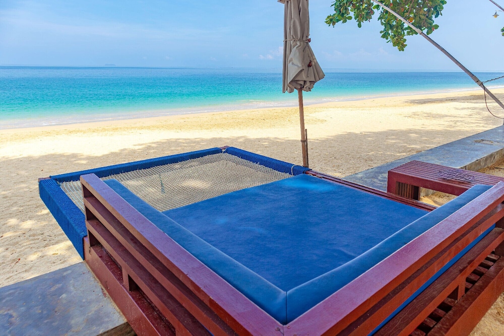 Lanta Sand Resort And Spa 44/71