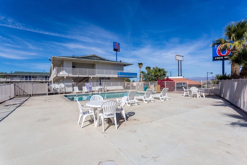 Motel6 Needles, CA 8/52