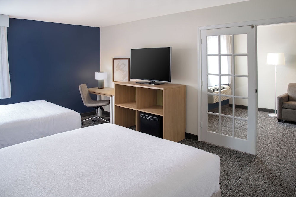 Suite, 2 Queen Beds, Sofa, Red Roof Inn St Robert - Ft Leonard Wood 2/3