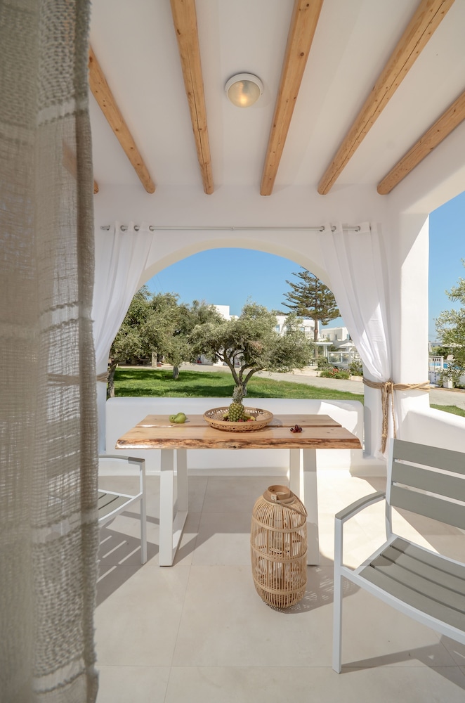 Naxos Nature Suites 21/39
