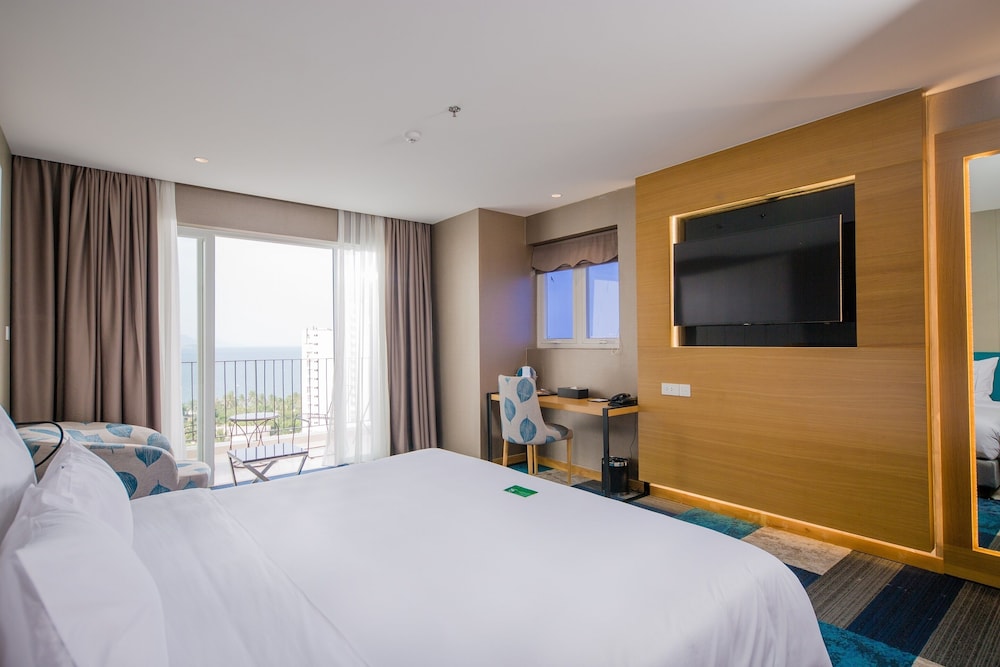 SIGNATURE, SUITE, KING BED