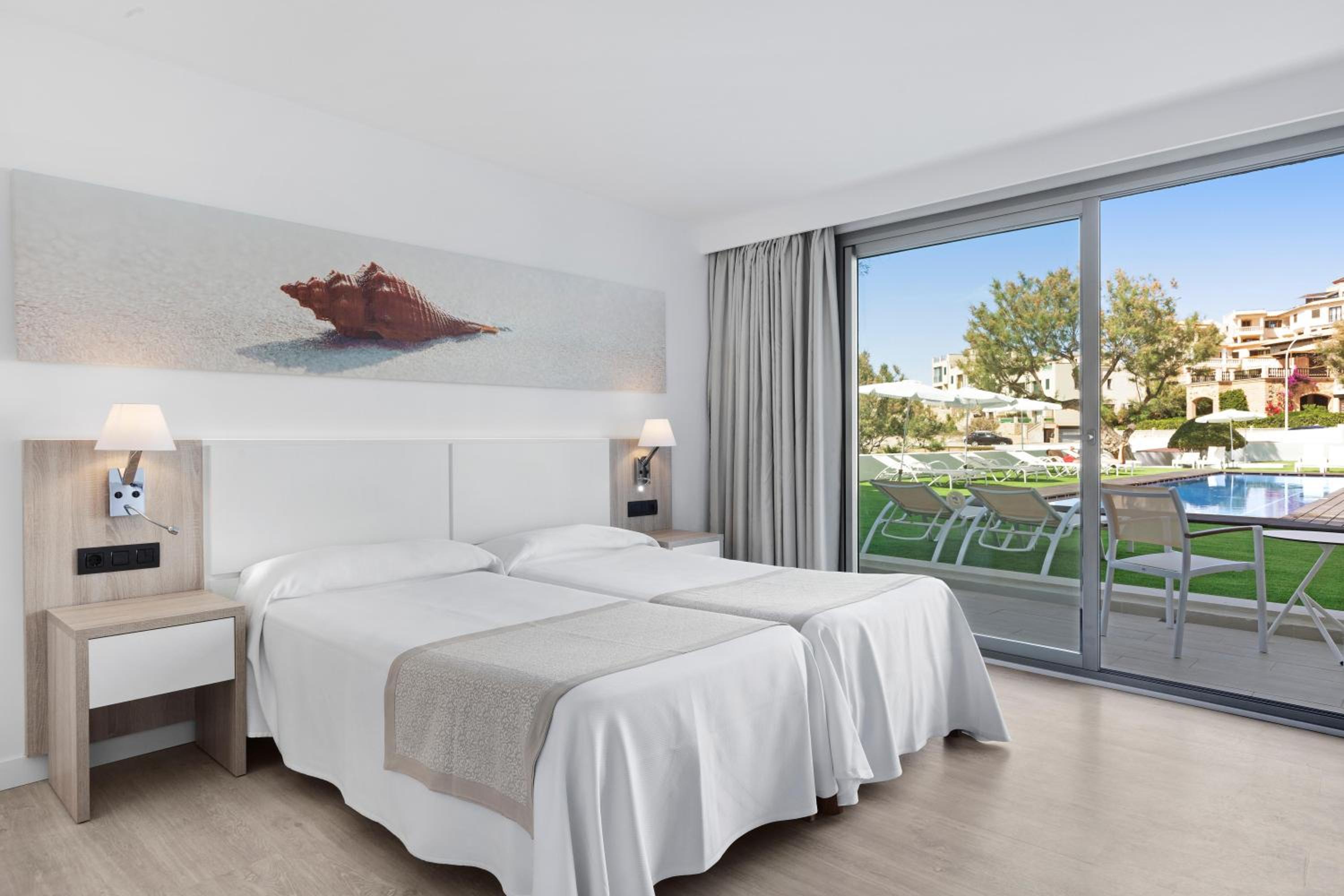 Premium, Double Bed, Direct Pool Access