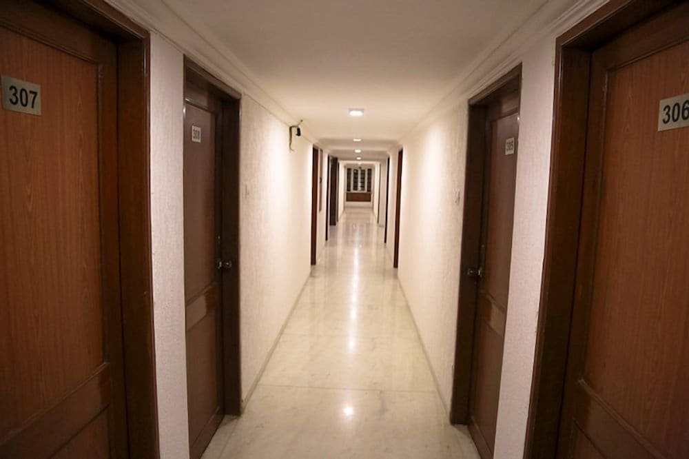 Oyo 2351 Hotel Golden Plaza 17/24