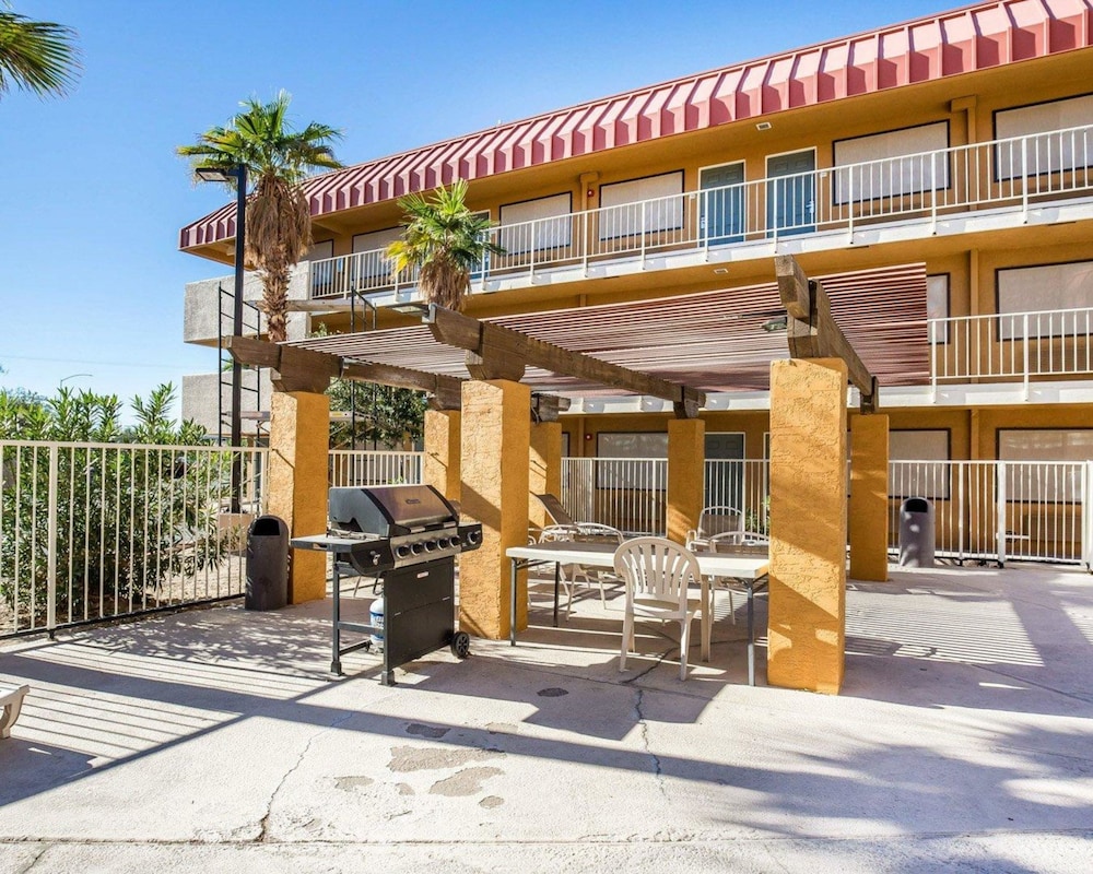 Rodeway Inn & Suites Needles CA 28/30