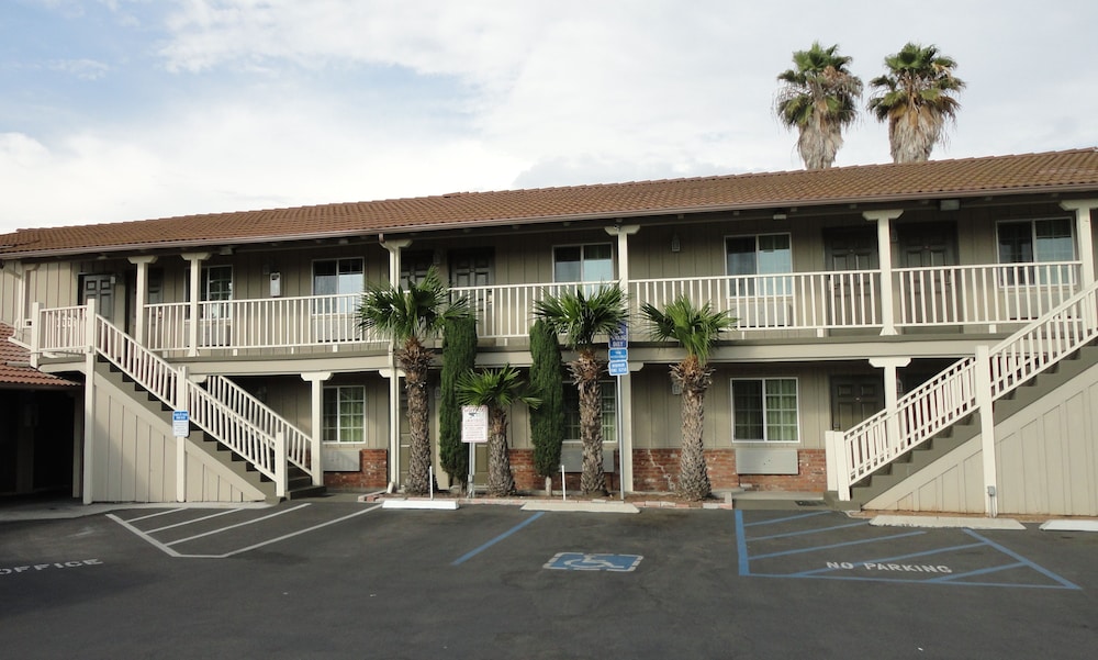Escondido Inn 5/42