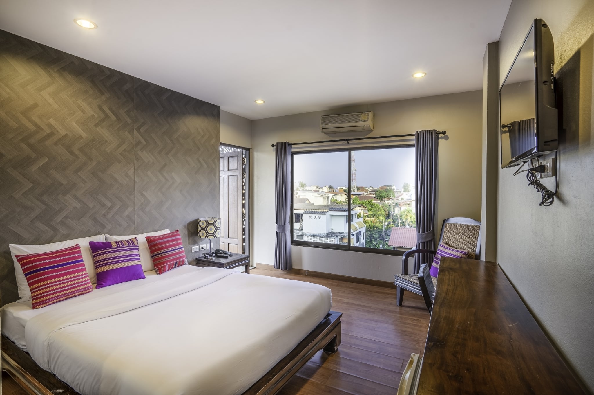 Superior, Queen Bed