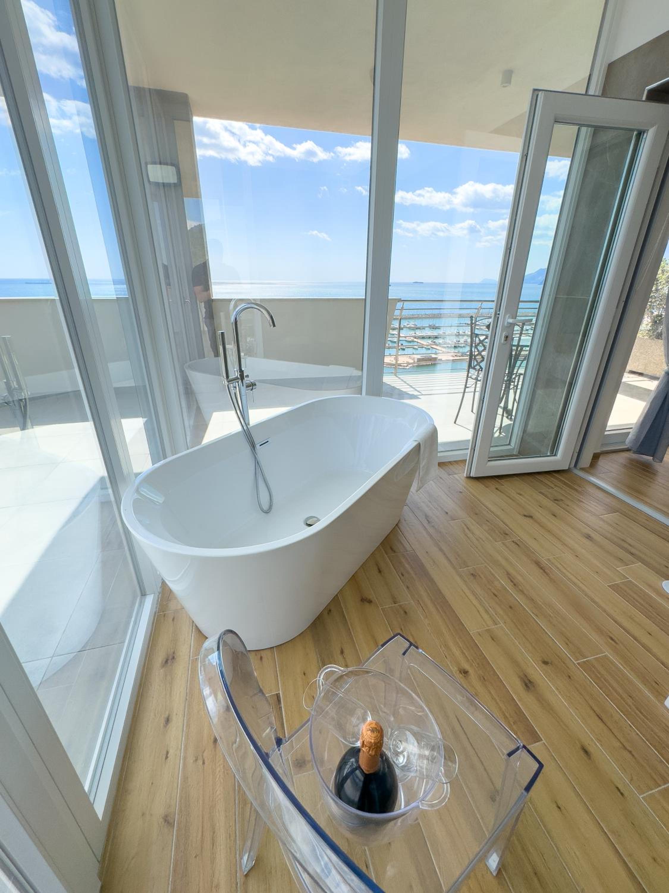 B&B Lilibeth Luxury Suites - Marina D'Arechi 9/24