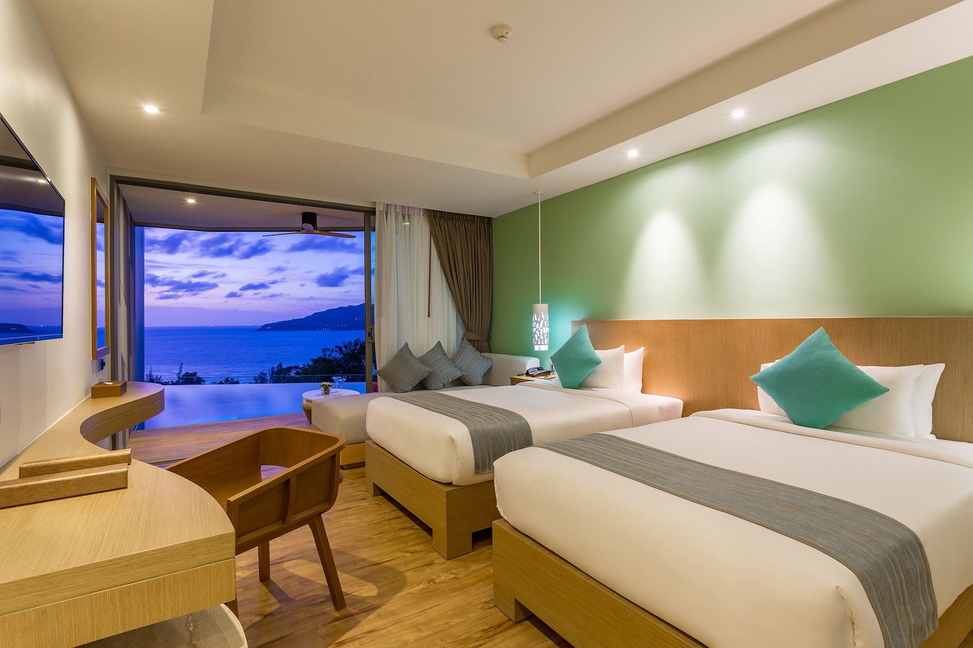 Deluxe Pool Access Sea View