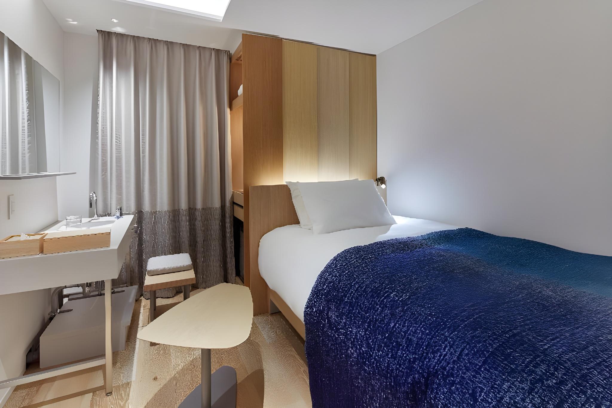 Semi Room, Single, Semi Double Bed