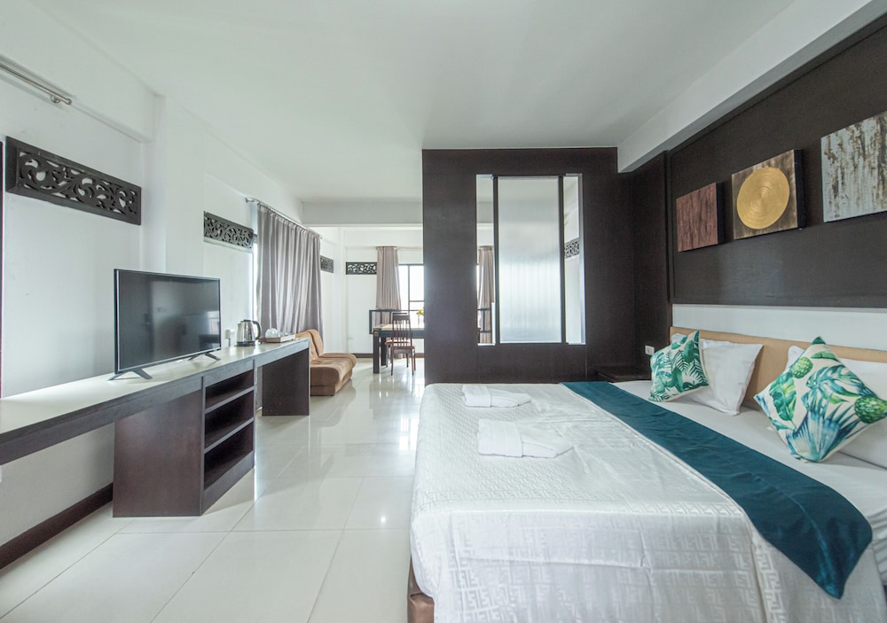 DELUXE, DOUBLE BED