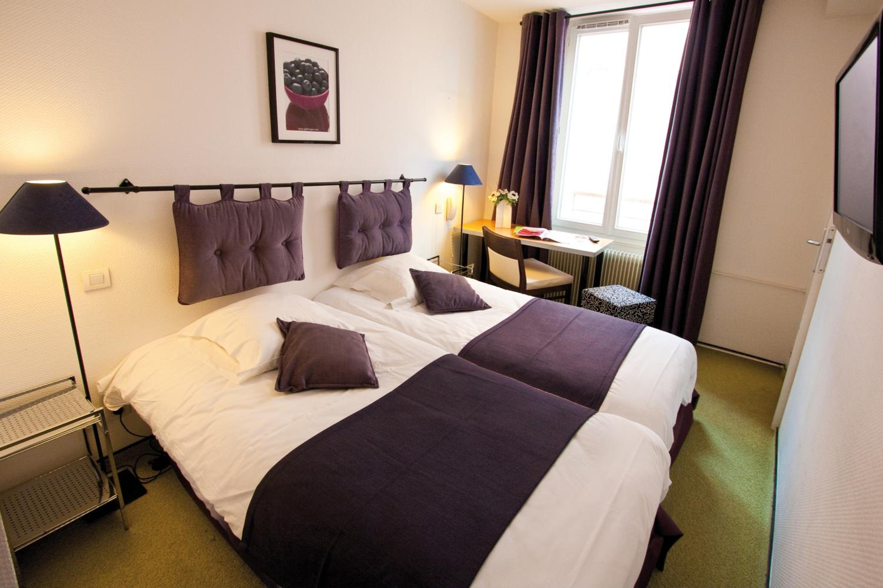 Room, Twin Beds, LE KLEBER 2/5