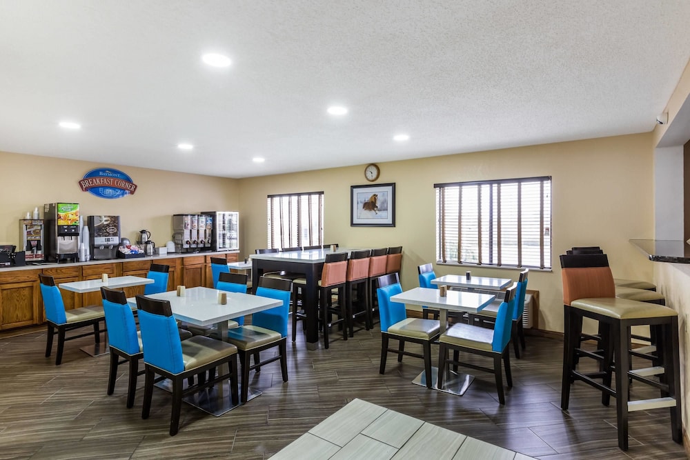 Baymont By Wyndham Louisville South I 65 26/33