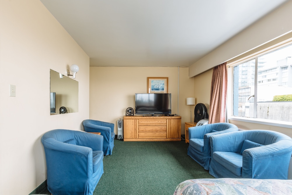 English Bay Hotel 37/62