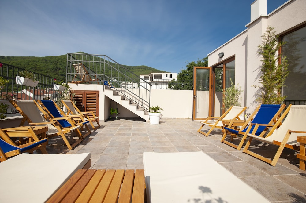 HOTEL TWELVE by Aycon 54/58