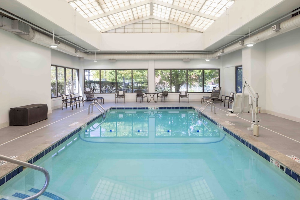 Hyatt Place Boston/Medford 25/49