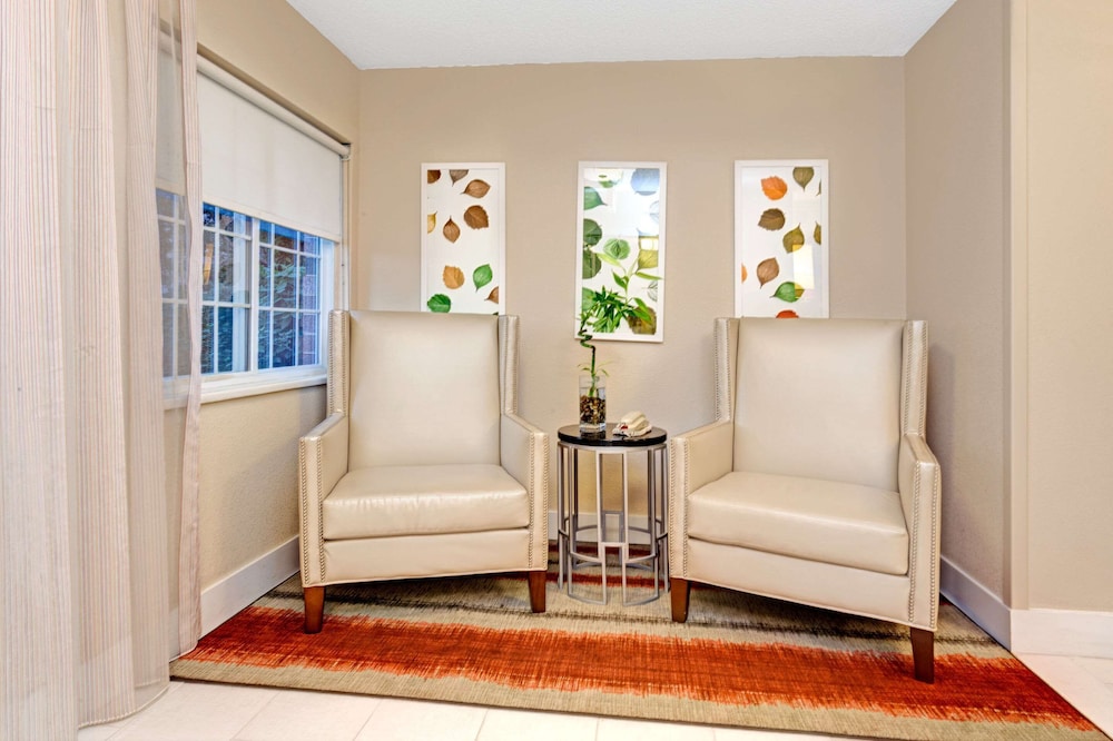 MainStay Suites Chicago Hoffman Estates 18/26