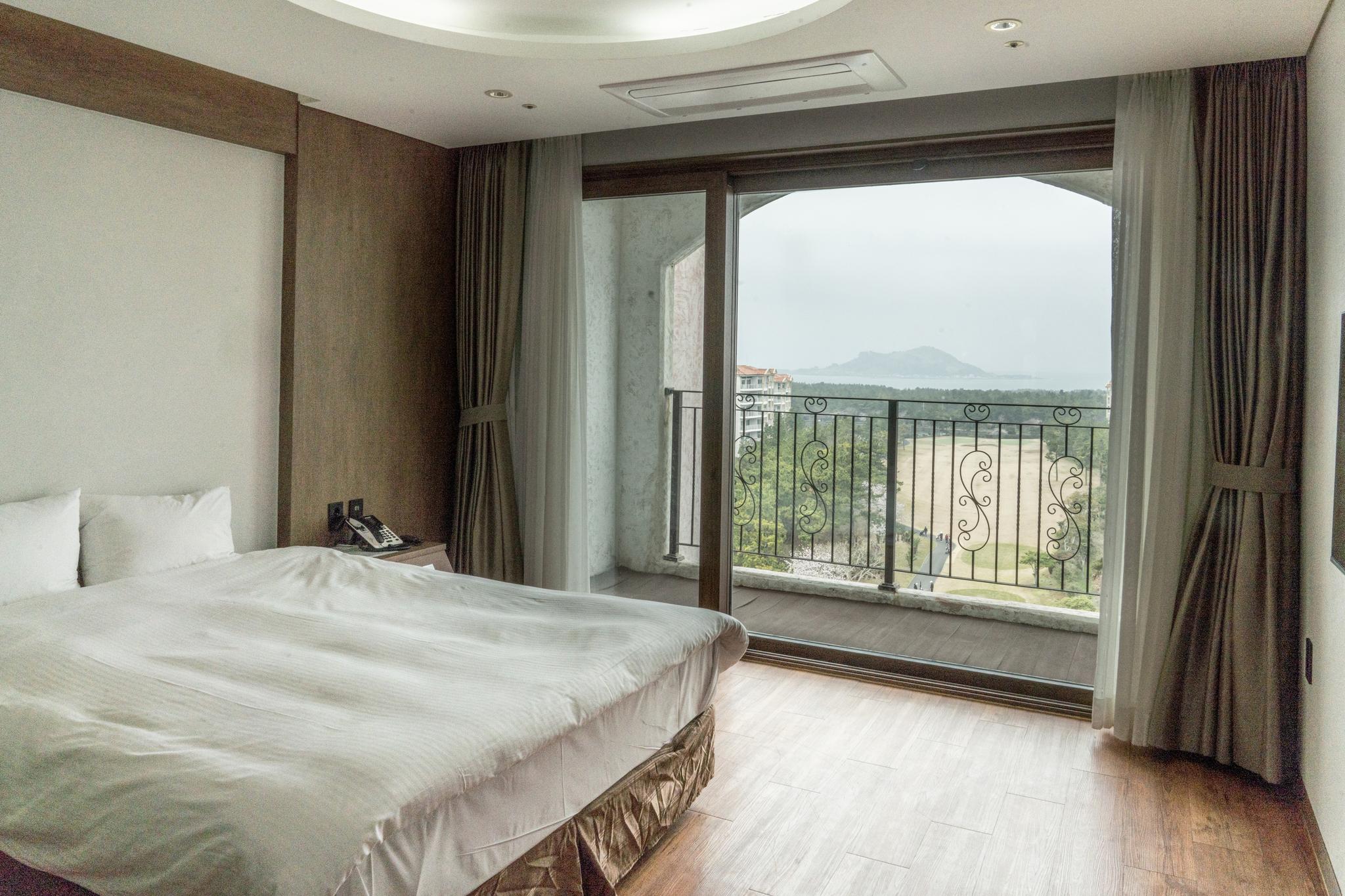 Ocean, Superior, Suite