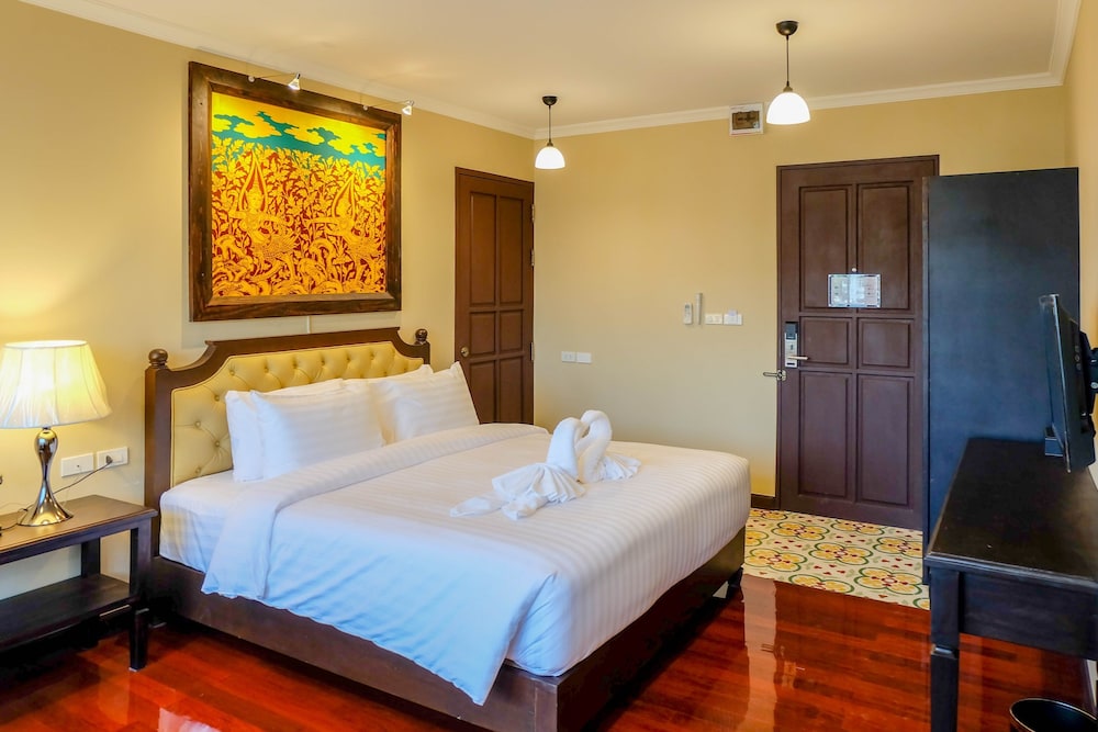 Siri Heritage Bangkok Hotel 24/71