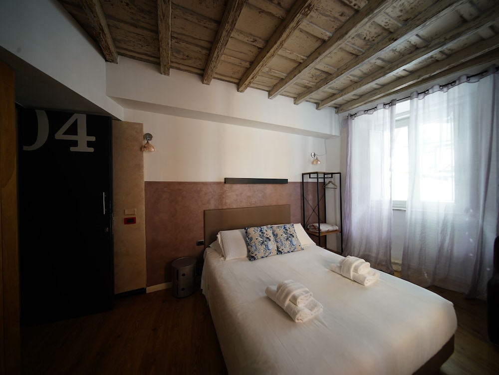 Nerva Accommodation 17/50