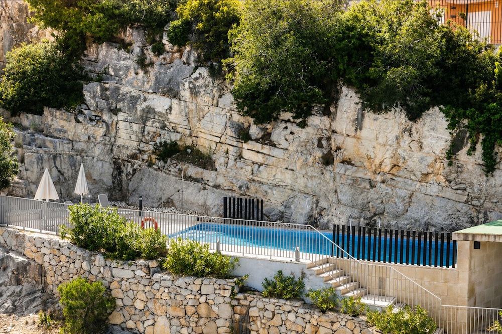 Agora Spa And Resorts 55/57
