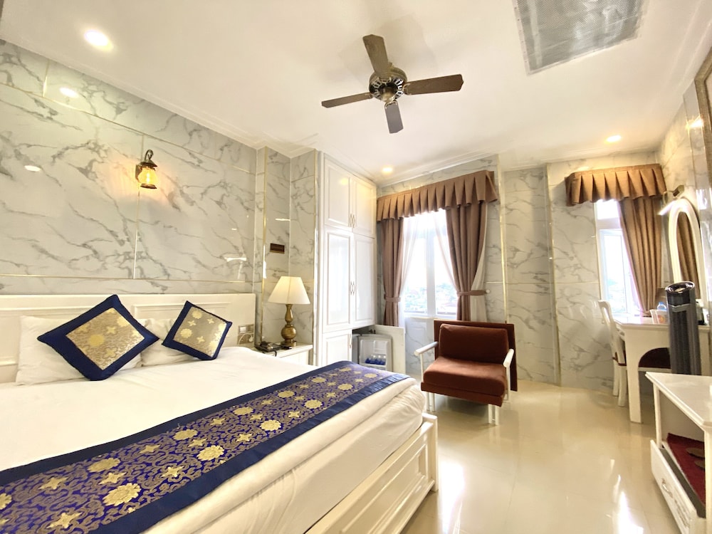 Tulip Hotel 3 36/81