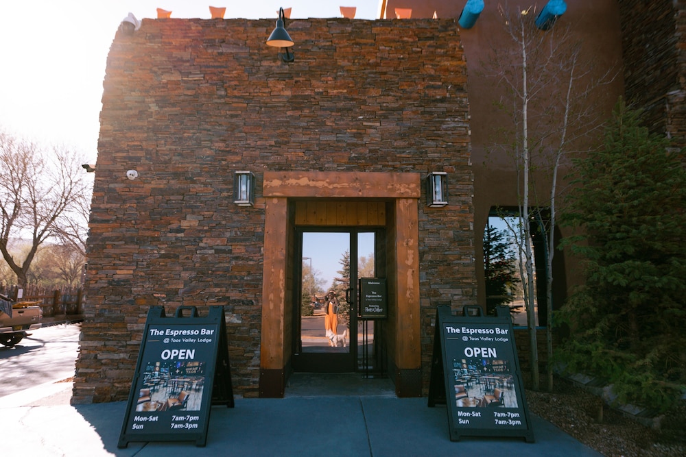 Taos Valley Lodge 2/88