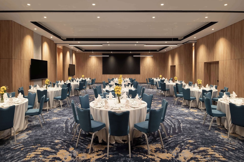 Park Inn by Radisson Hotel & Apartments Kuwait 57/62