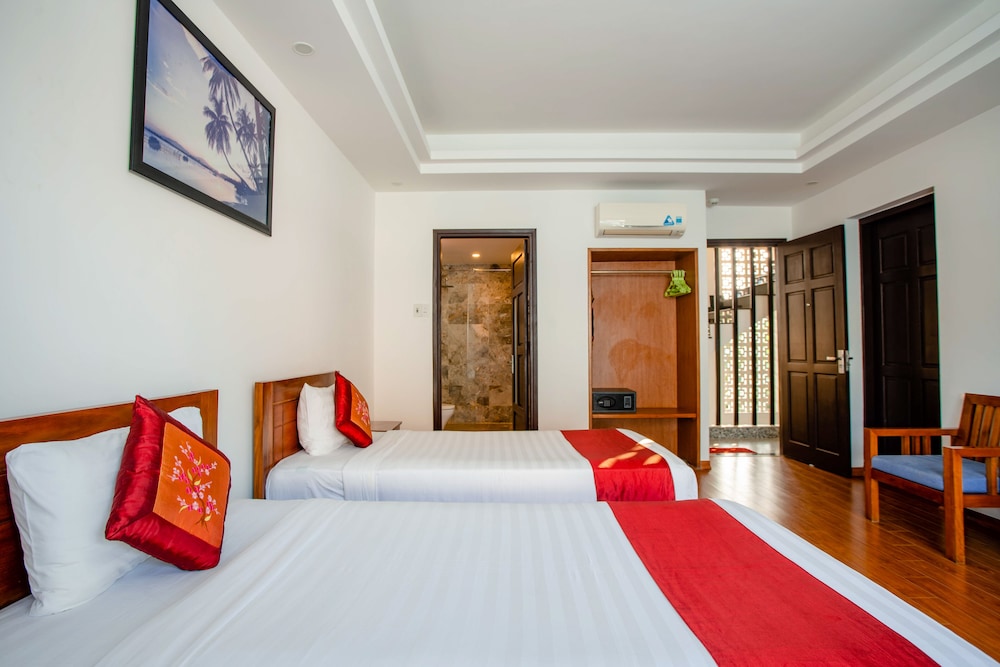DELUXE, TWIN BEDS, POOL VIEW, BALCONY