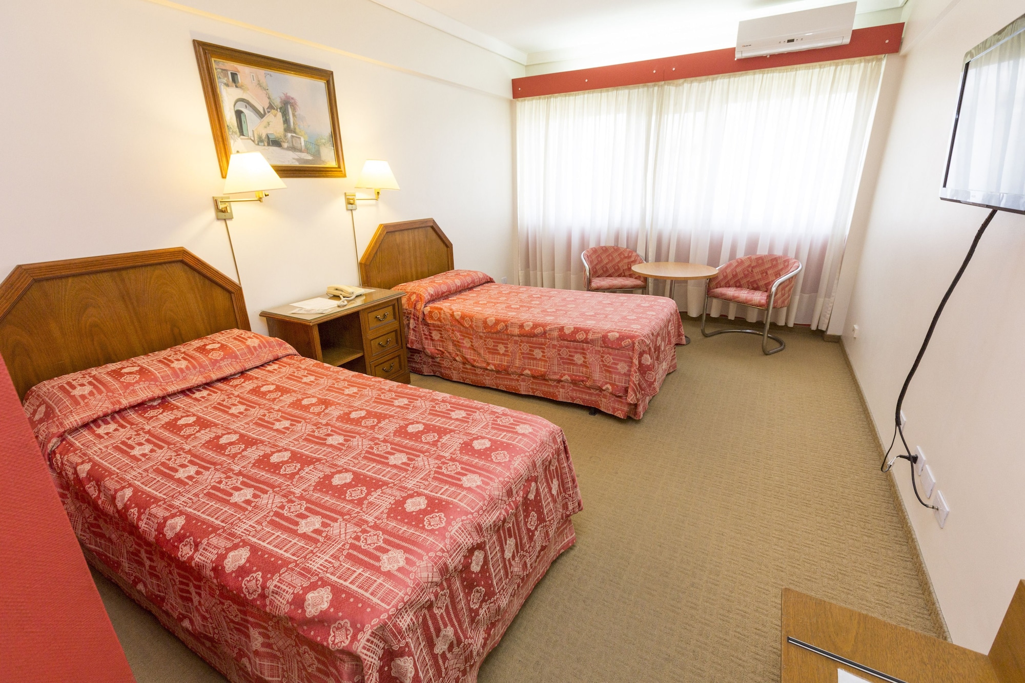 ROOM, TWIN BEDS