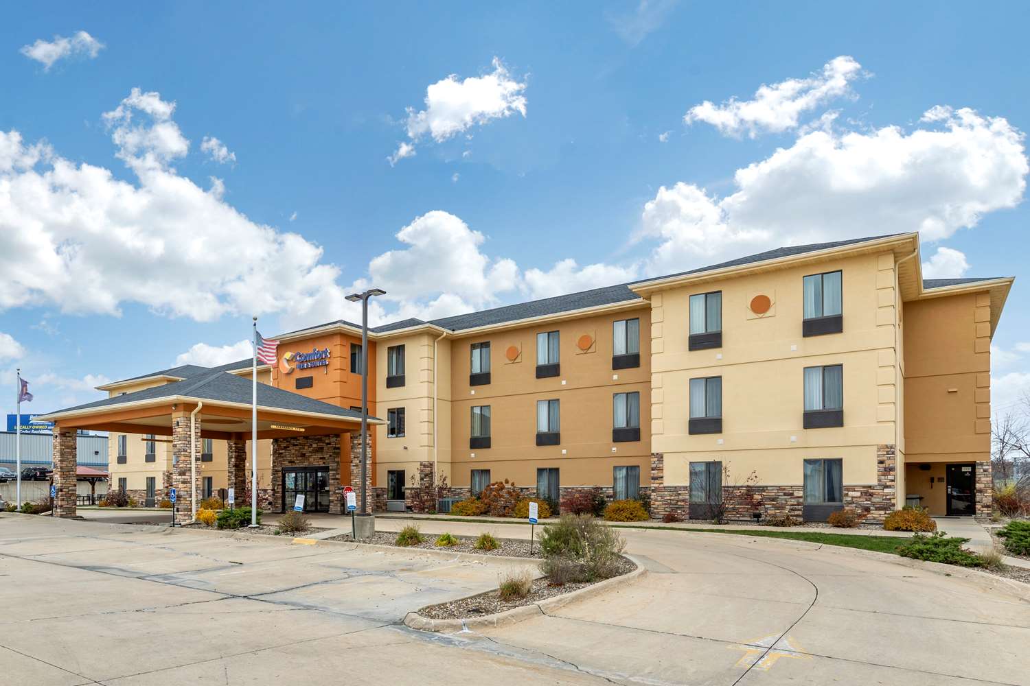 Comfort Inn & Suites Cedar Rapids North - Collins Road, IA 3/37