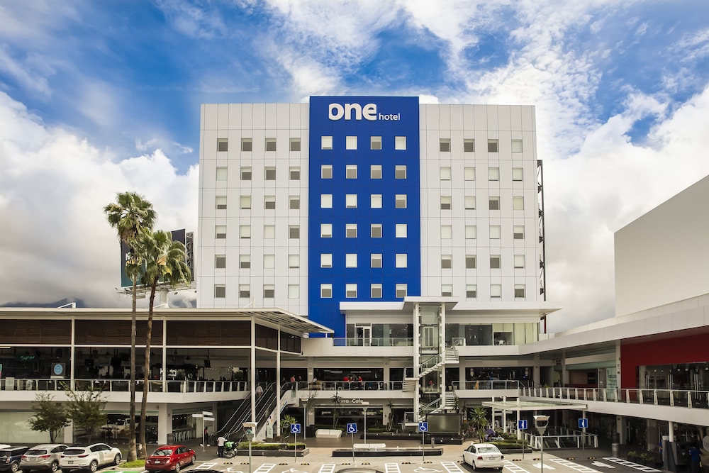 One Monterrey Tecnologico 1/50