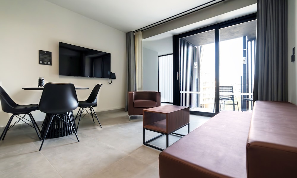 Onyx Hotel 129/163