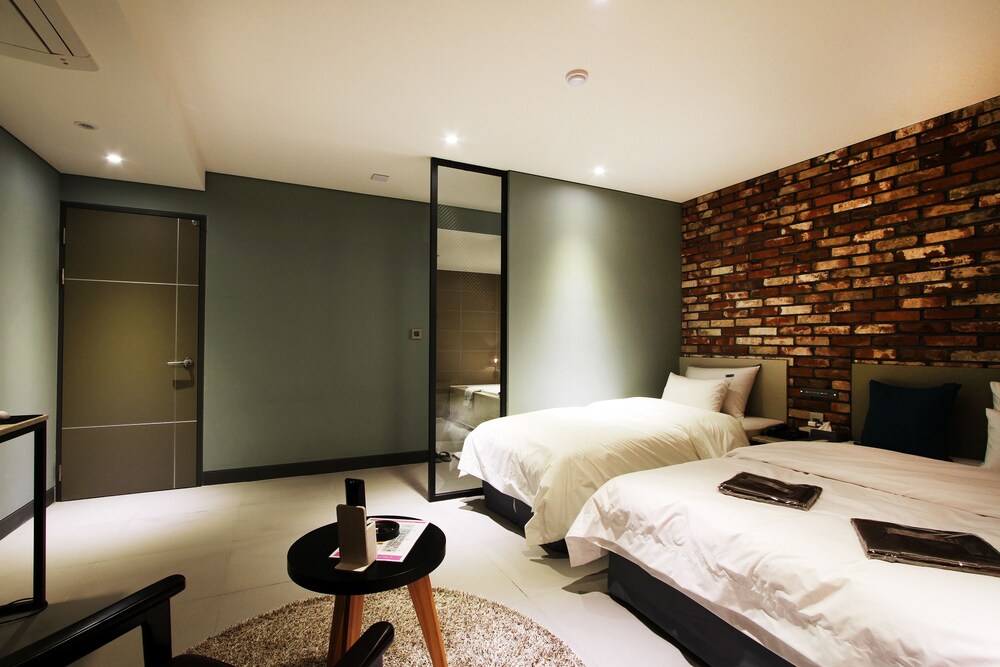 SR Design Hotel 8/60
