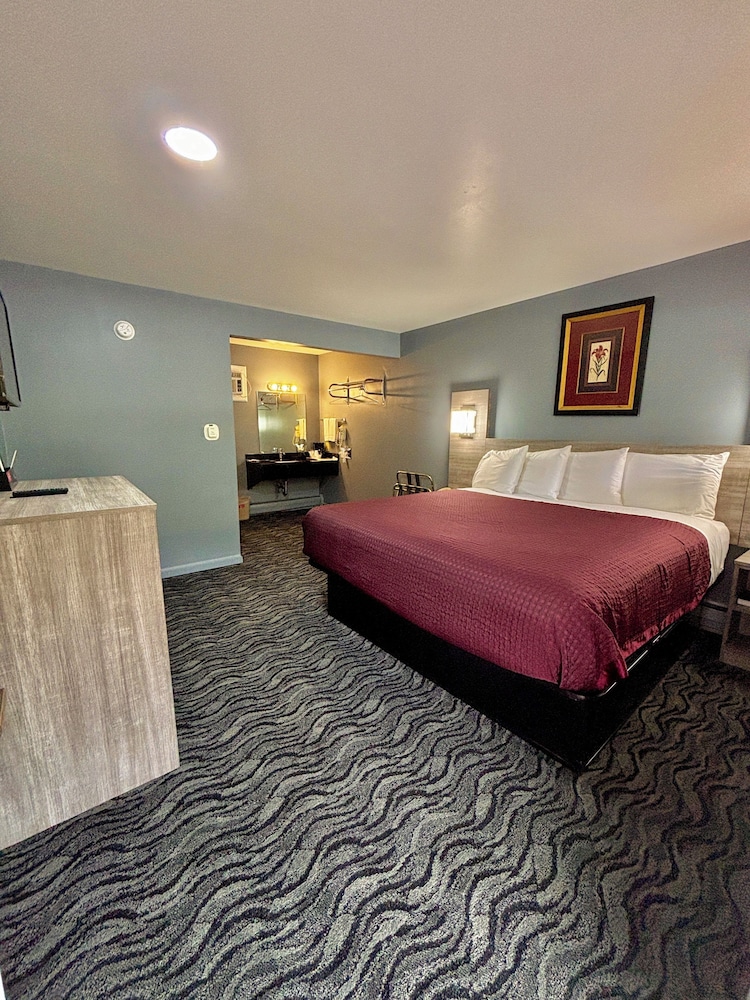 Hometown Inn Athens 13/31