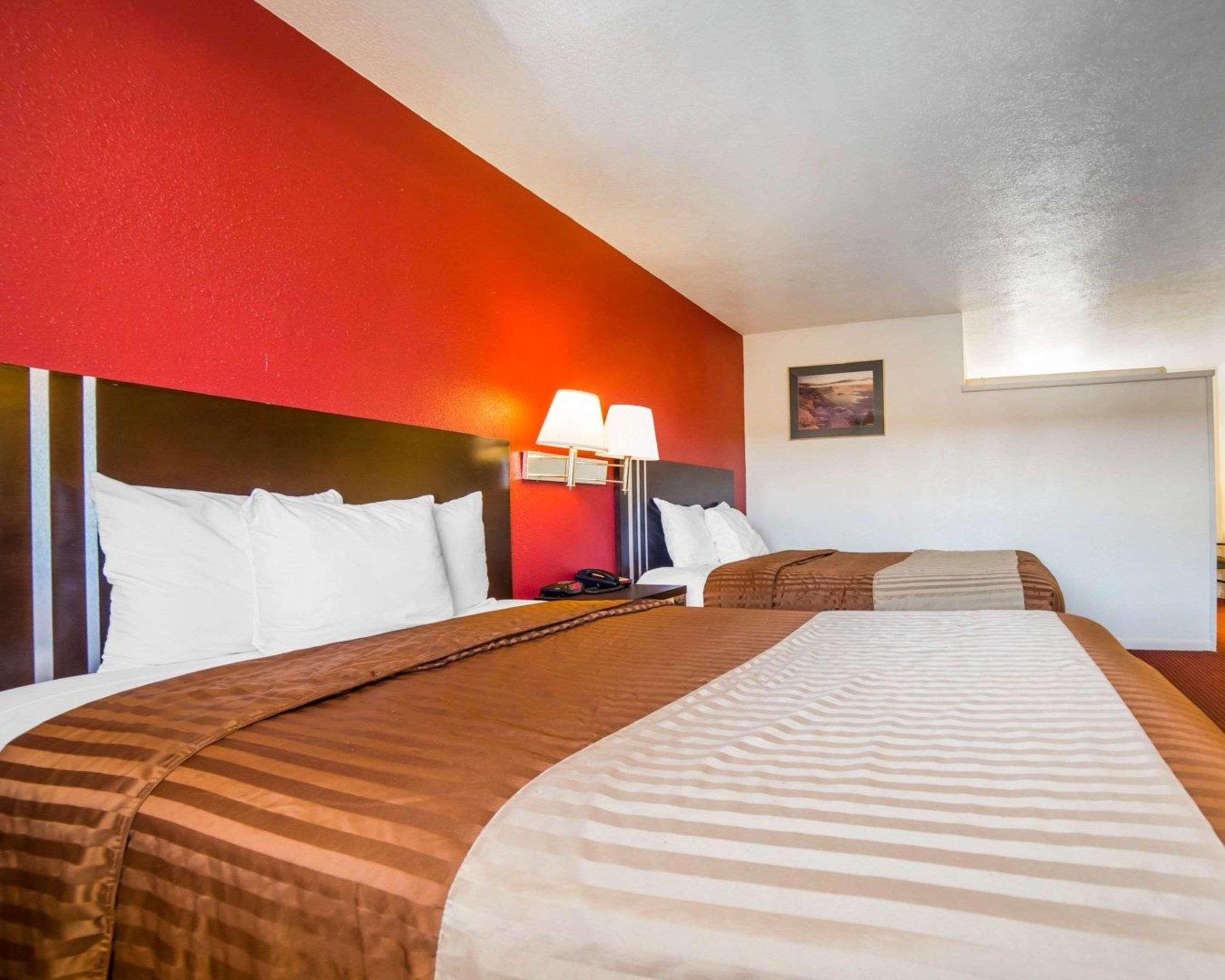 غرفة رباعية بسريرين كوين، Rodeway Inn At Lake Powell 3/5
