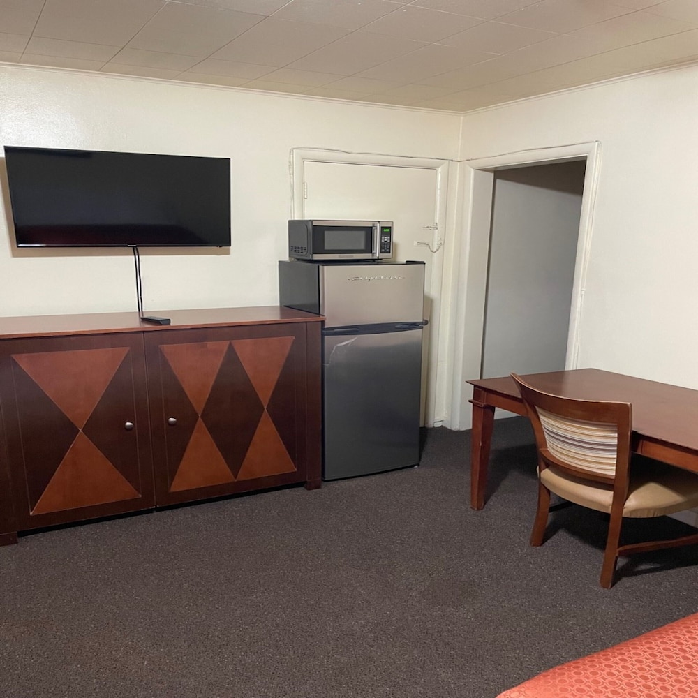 Economy Inn 2/29