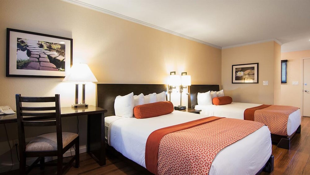 Suite, 2 Queen Beds, Sofa