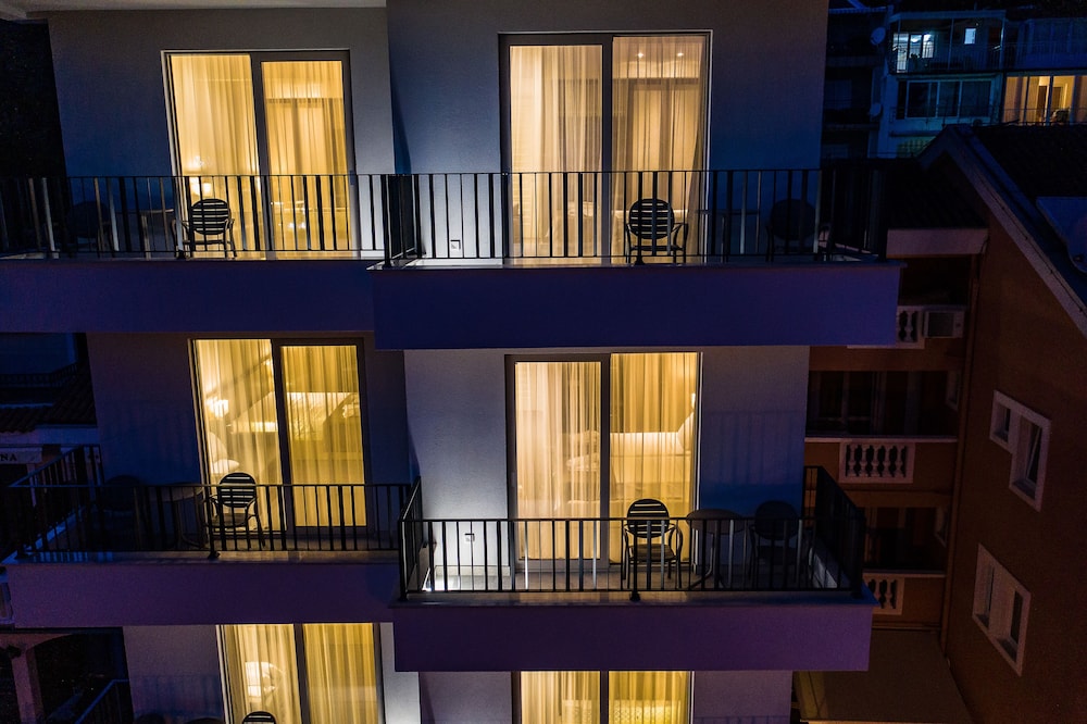 Bono Hotel 6/61