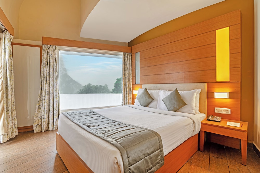 Privilege, Suite, Single Bed, Valley View, Balcony