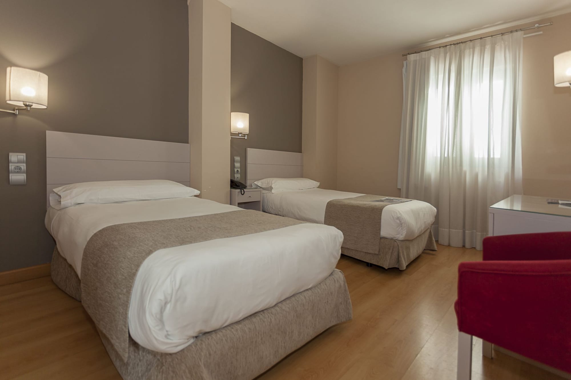 ROOM, DOUBLE BED