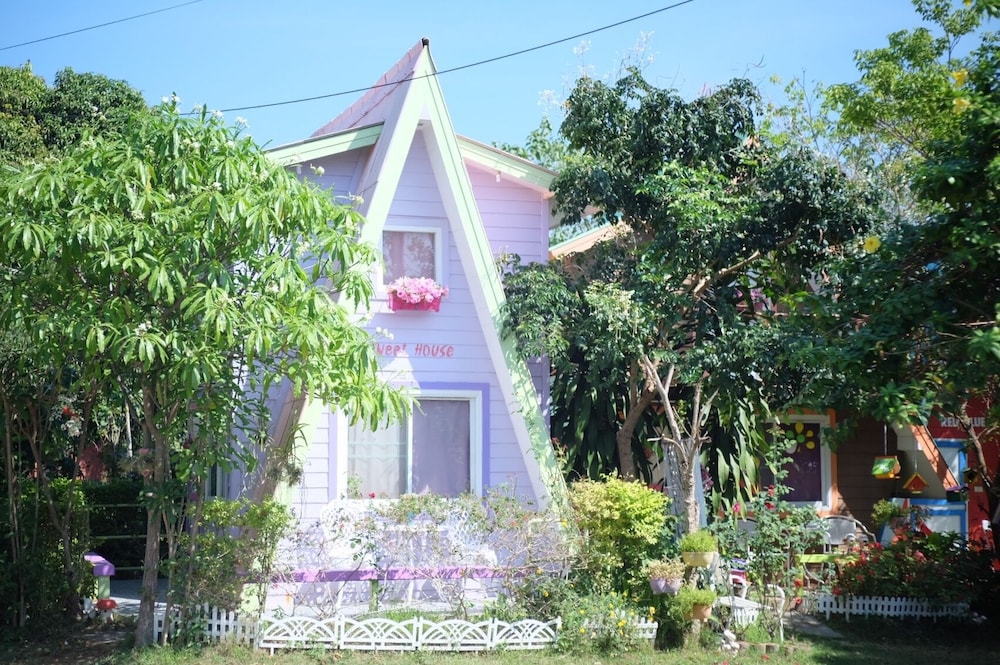 A Houses Homestay 86/90