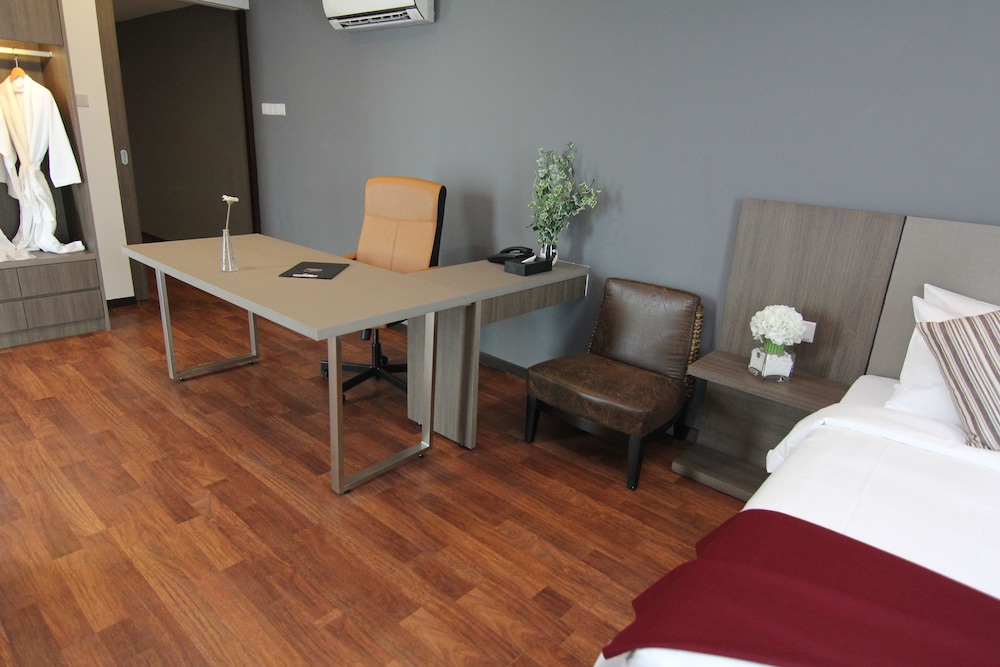 Nexus Regency Suites & Hotel 51/69