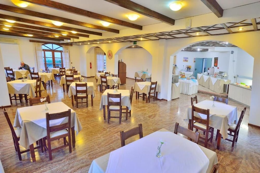 Elena Hotel 33/51