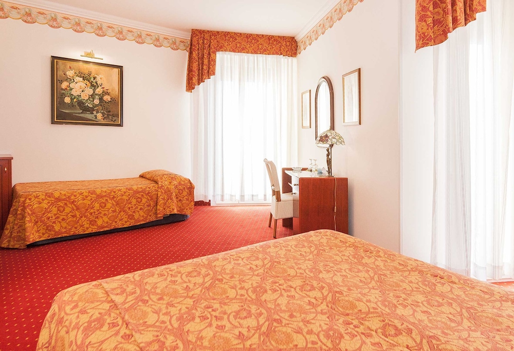 Hotel Napoleon 25/50