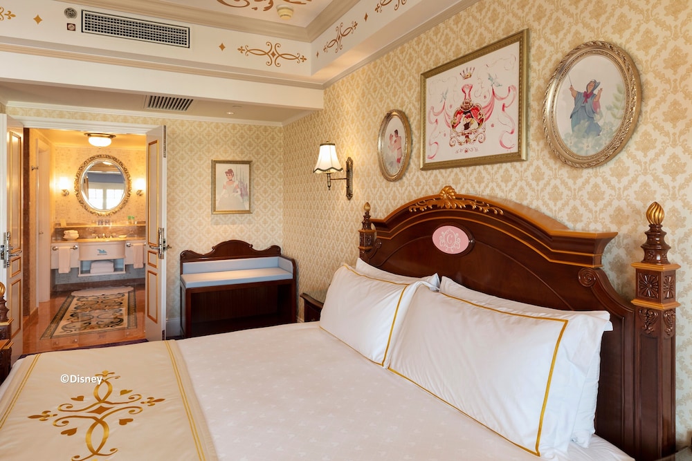 Hong Kong Disneyland Hotel 16/71