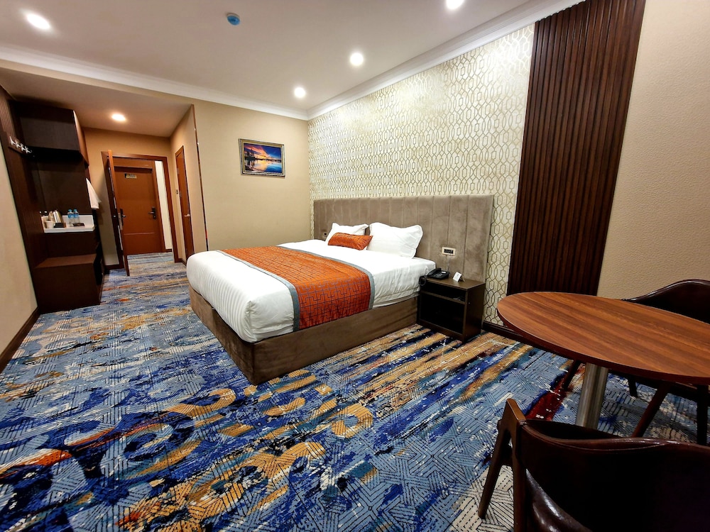 New West Hotel 18/50