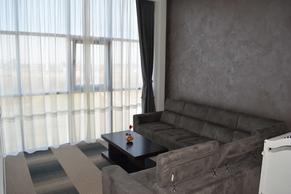 Hotel River 33/53