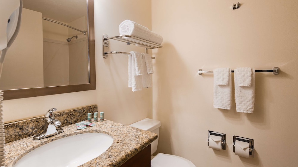 غرفة قياسية بسرير كينج لذوي الإعاقة، Best Western Cascadia Inn 7/7